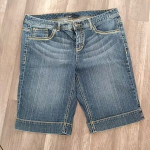 5/$20 🌈Tommy Distressed Bermudas